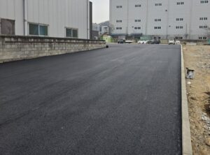 건설 현장 ‘아스콘 대란’ 현실화… 벙커C유 수급 문제로 공장 가동률 급락